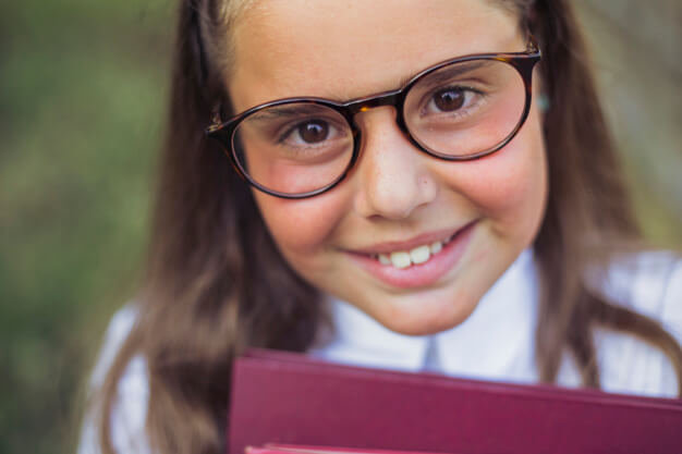 girl-with-brown-eyes-glasses-looking-smiling-cheerful-happy-eyewear-smart-eyeglasses_23-2147879238